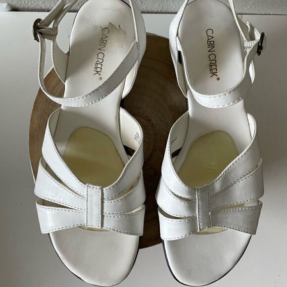 Cabin Creek White Sandals Size 10M EUC - Picture 3 of 7